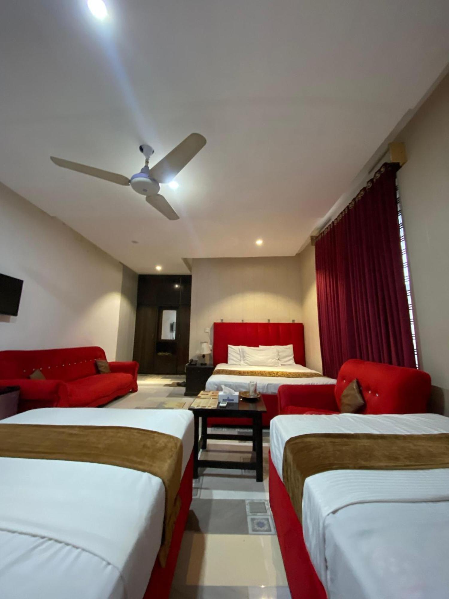 Hotel Tulip Inn, Gulberg Λαχόρη Εξωτερικό φωτογραφία