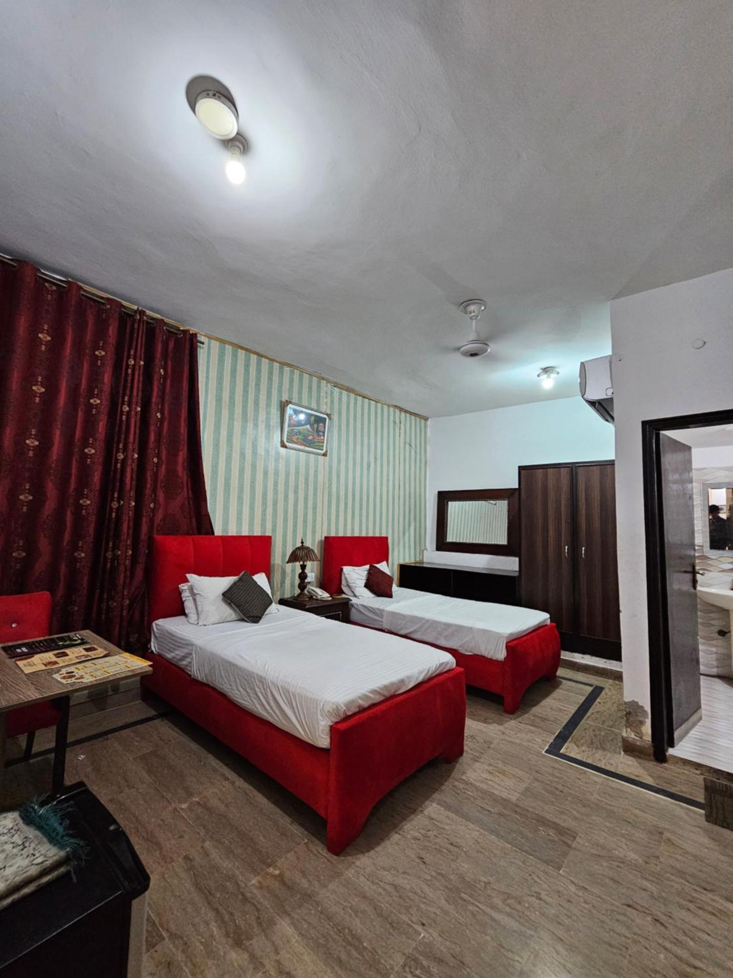 Hotel Tulip Inn, Gulberg Λαχόρη Εξωτερικό φωτογραφία