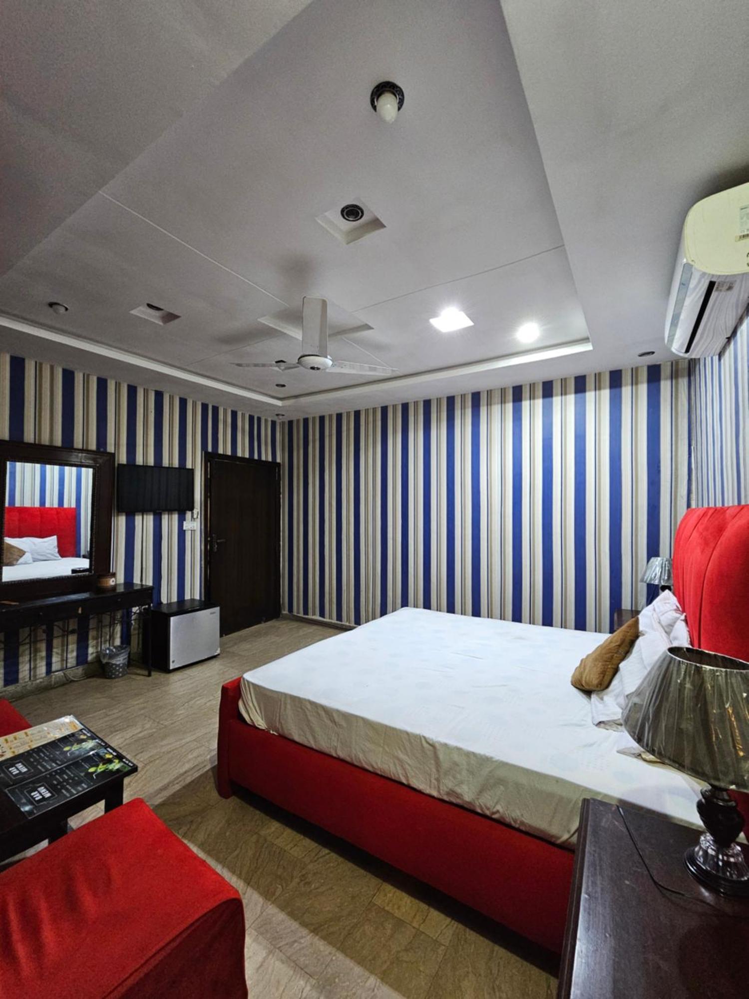 Hotel Tulip Inn, Gulberg Λαχόρη Δωμάτιο φωτογραφία